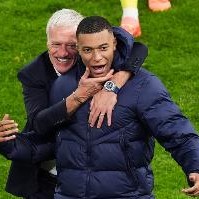 RMC揭秘法国逆转幕后故事：德尚激情演讲动员+姆巴佩大秀领袖范